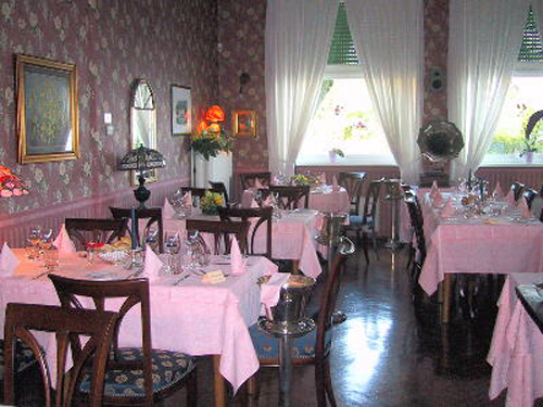 Innenseite des Restaurants am Gardasee